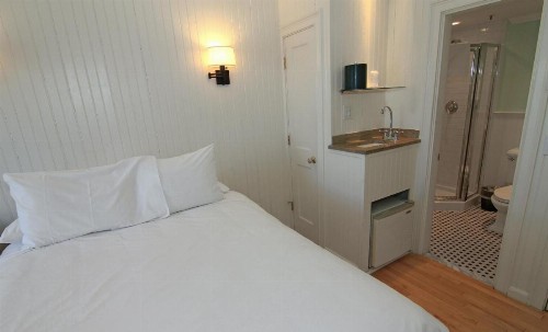 Anchor Inn Beach House - image 10