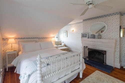 Snug Cottage - image 22