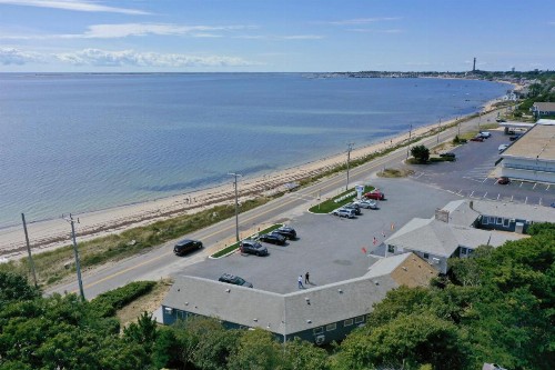 Breakwater Hotel - image 10