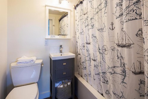Breakwater Hotel - image 12