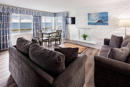 Breakwater Hotel - image 19