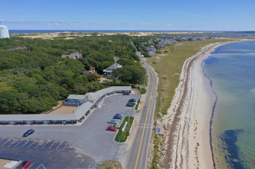 Breakwater Hotel - image 2