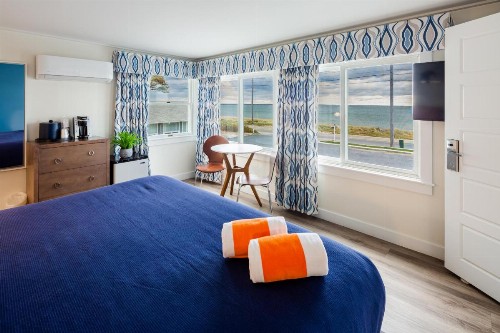 Breakwater Hotel - image 22
