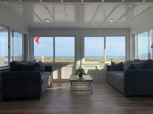 Breakwater Hotel - image 23