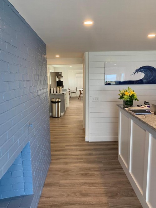 Breakwater Hotel - image 32