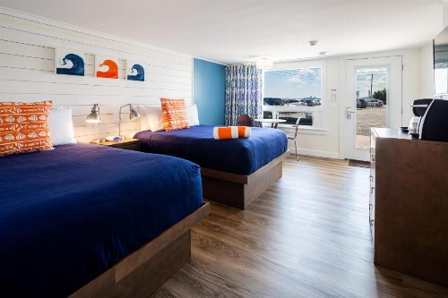 Breakwater Hotel - image 36