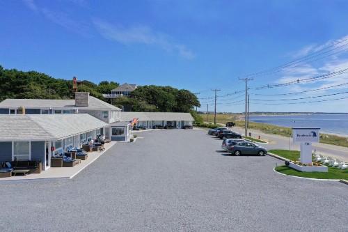 Breakwater Hotel - image 4