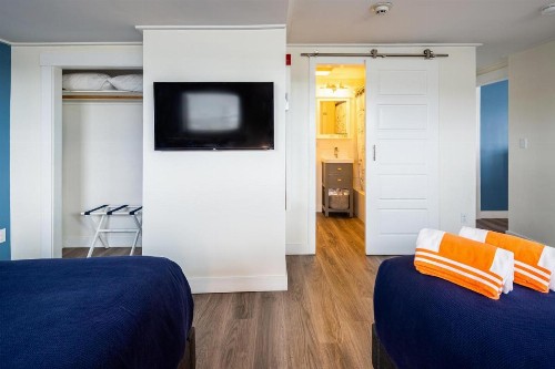 Breakwater Hotel - image 42