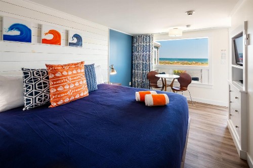 Breakwater Hotel - image 45