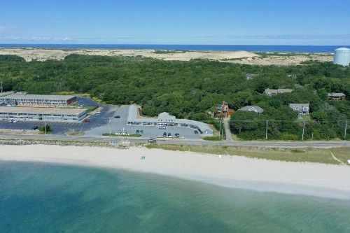 Breakwater Hotel - image 5