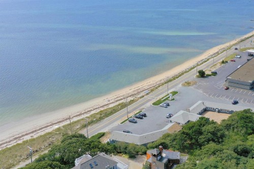 Breakwater Hotel - image 9