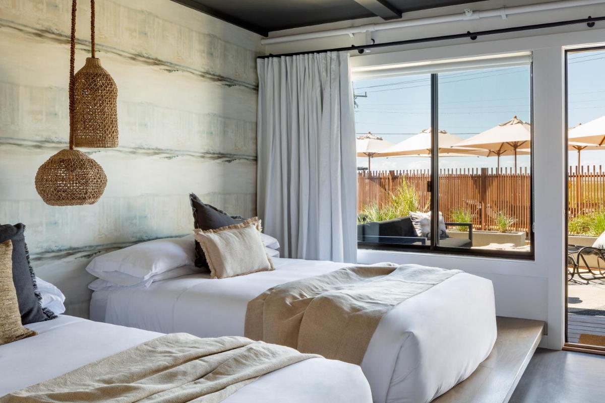 AWOL Hotel - image 2