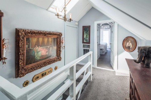 Queen Vic Guest House - image 2
