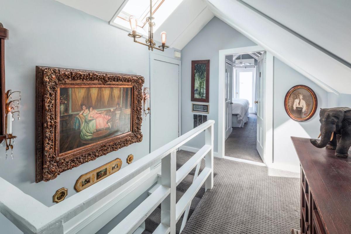Queen Vic Guest House - image 2