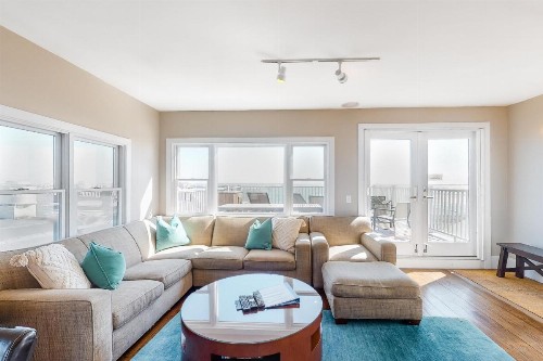 The Waterfront Penthouse - image 10