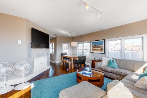 The Waterfront Penthouse - image 11