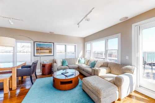 The Waterfront Penthouse - image 6