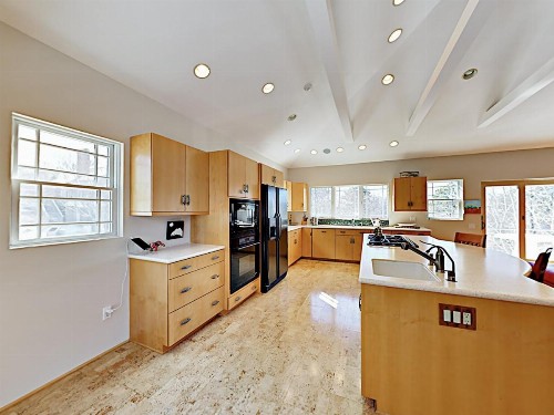 Iconic West End Home Home - image 12