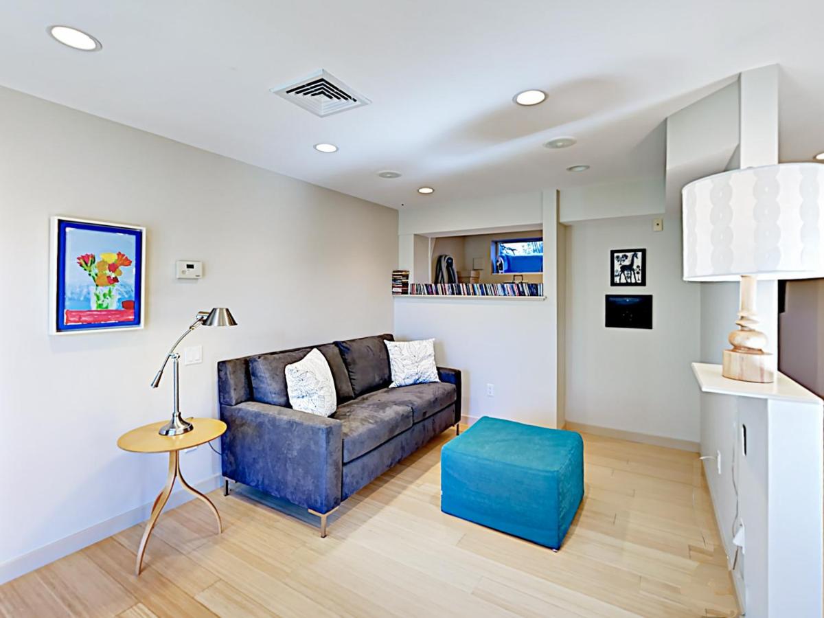 Iconic West End Home Home - image 6