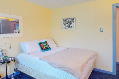 The Blue Cottage - image 10