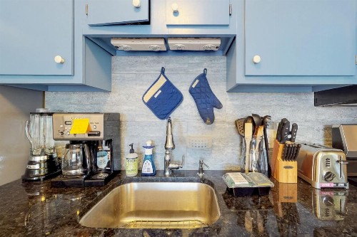 The Blue Cottage - image 8