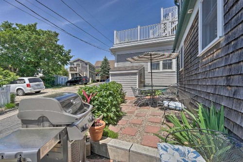Provincetown Apartment Steps to Commercial Street - image 11
