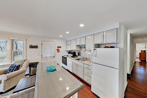 Chic Updated Coastal Condo - Stroll 1 Min to Shore condo