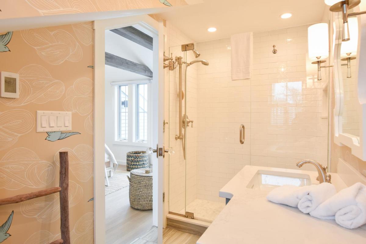 144 Enjoy Three Floors of Premium West End Living in Our Modern Updated Town House - image 6