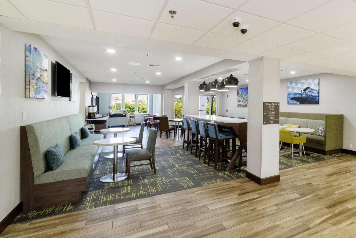 Hampton Inn Port Charlotte - image 5