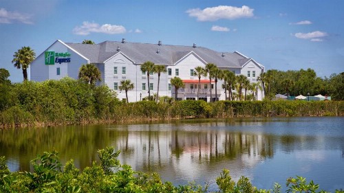 Holiday Inn Express Hotel & Suites Port Charlotte an IHG Hotel - image 6