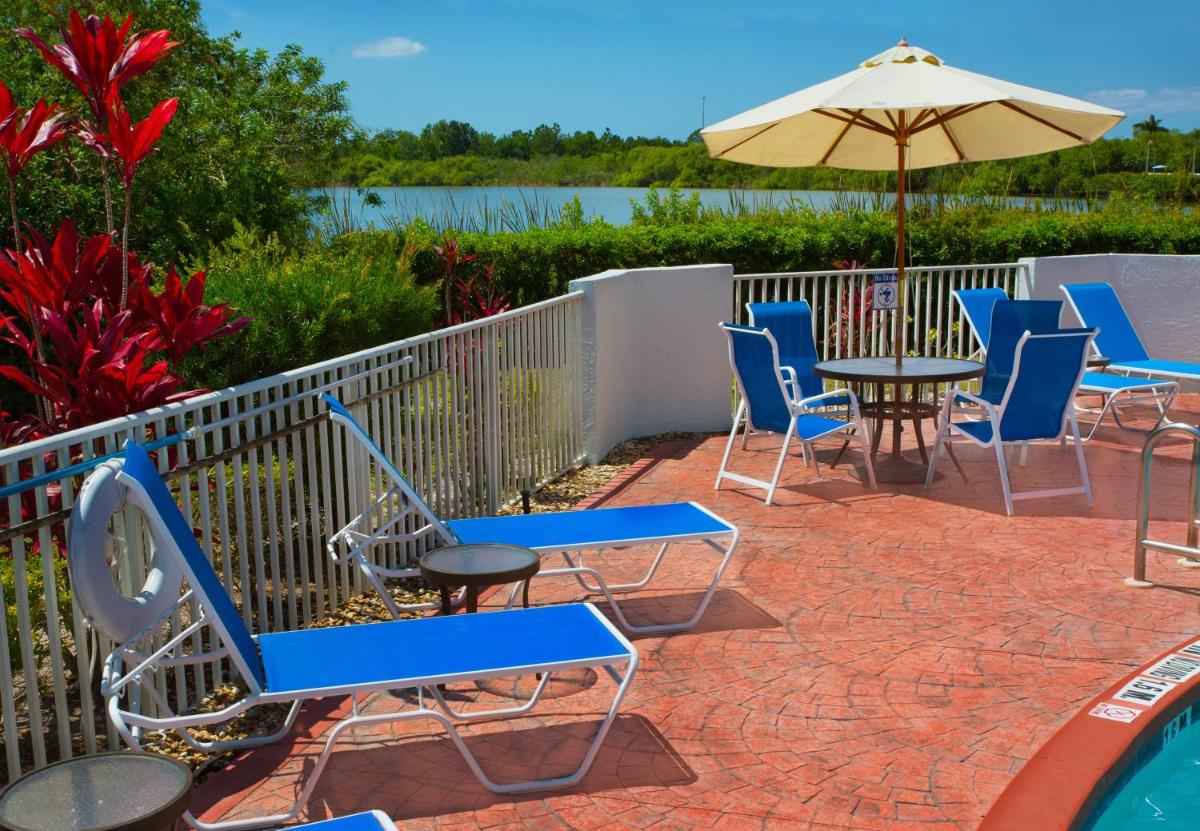 Holiday Inn Express Hotel & Suites Port Charlotte an IHG Hotel - image 7