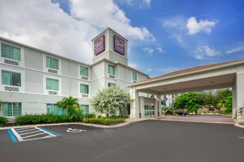 Sleep Inn & Suites Port Charlotte-Punta Gorda - image 1