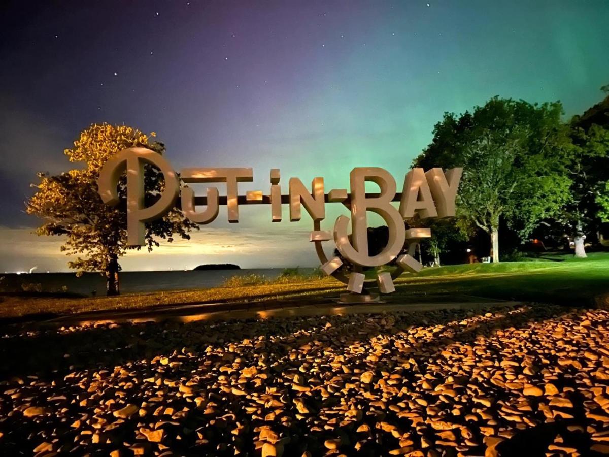 Island Club #9 - image 5