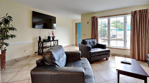 Put-in-Bay Poolview Condo #4 - image 4