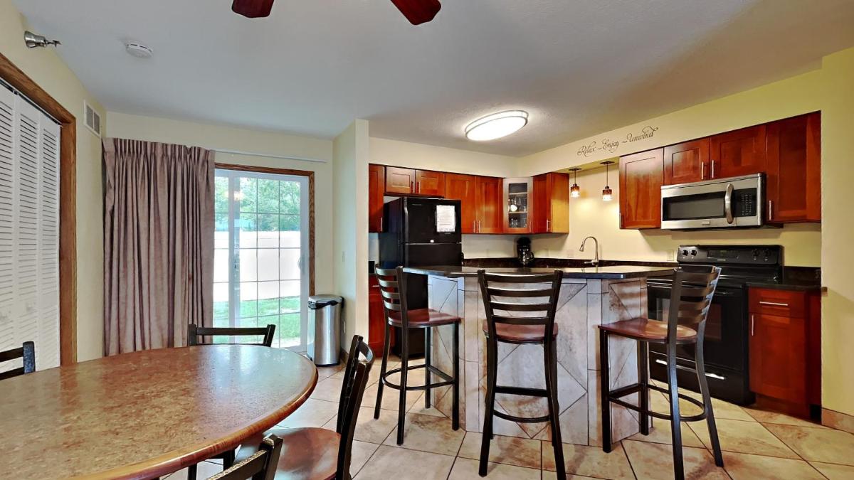 Put-in-Bay Poolview Condo #4 - image 7