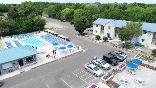 Put-in-Bay Poolview Condo #5 - image 8