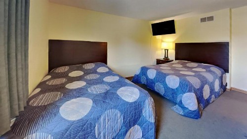 Put-in-Bay Poolview Condo #8 - image 18