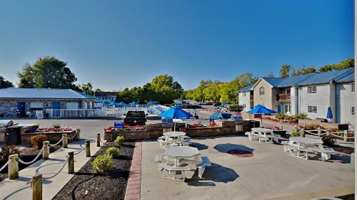 Put-in-Bay Waterfront Condo #211 - image 19