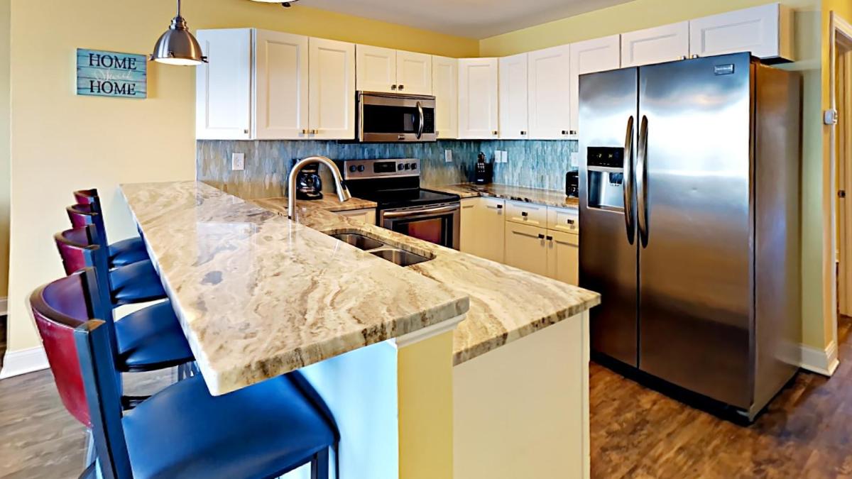 Put-in-Bay Waterfront Condo #202 - image 5