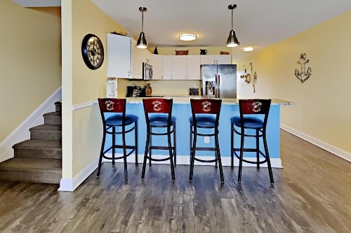 Put-in-Bay Waterfront Condo #210 - image 4