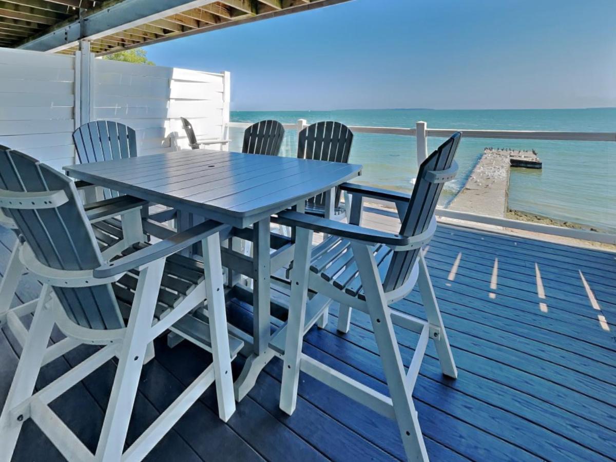Put-in-Bay Waterfront Condo #105 - image 6