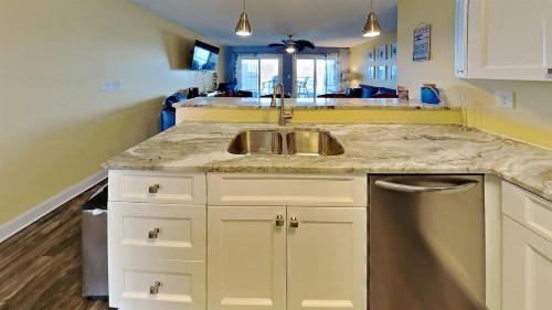 Put-in-Bay Waterfront Condo #106 - image 11
