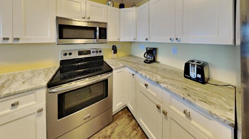 Put-in-Bay Waterfront Condo #106 - image 12