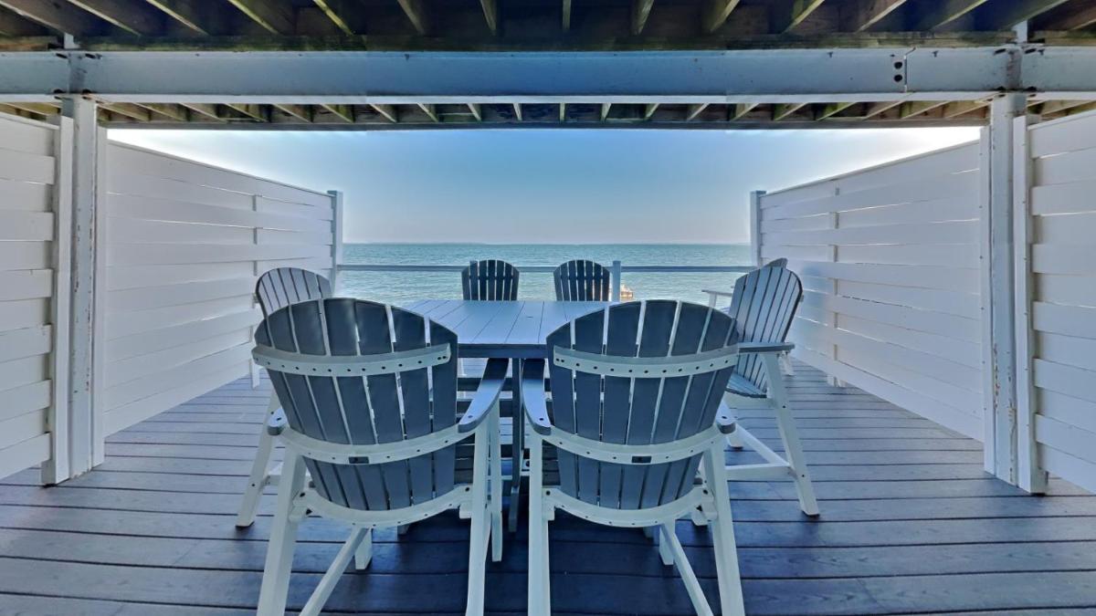 Put-in-Bay Waterfront Condo #106 - image 2