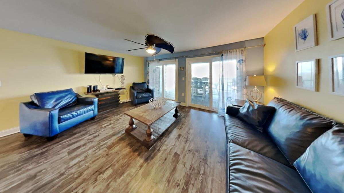 Put-in-Bay Waterfront Condo #106 - image 7