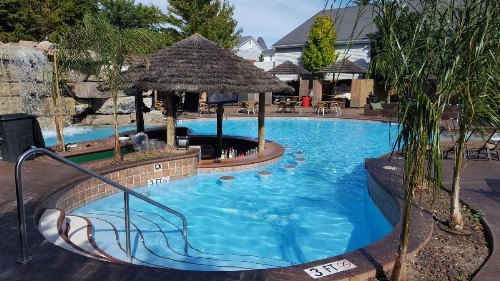 Commodore Resort - image 1