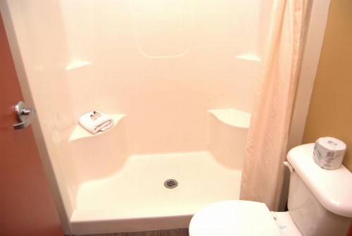 Commodore Resort - image 2