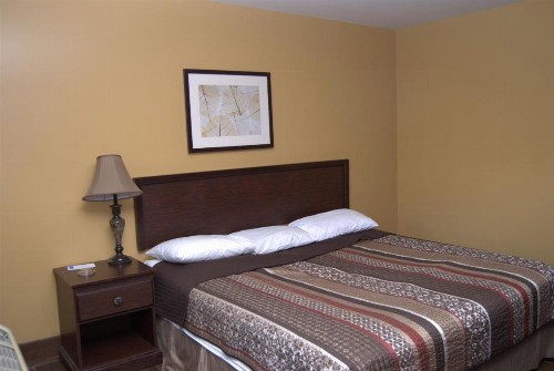 Commodore Resort - image 23