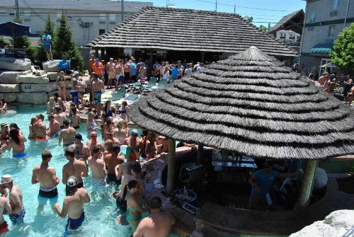 Commodore Resort - image 37