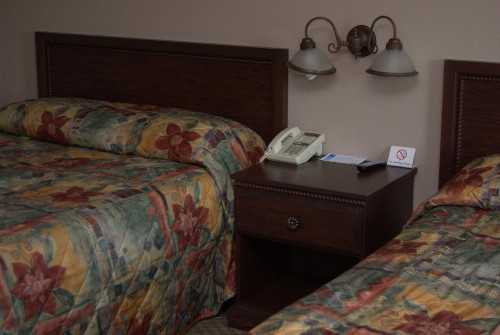 Commodore Resort - image 4
